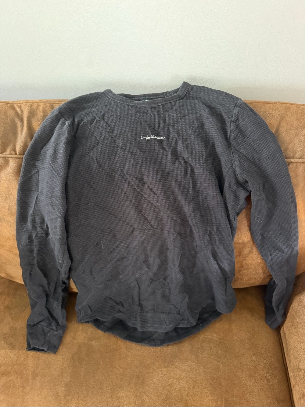 Hollister Men's Crewneck Long Sleeve Tee - Charcoal Gray